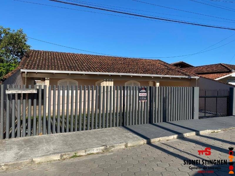 Casa à venda com 4 quartos, 150m² - Foto 3