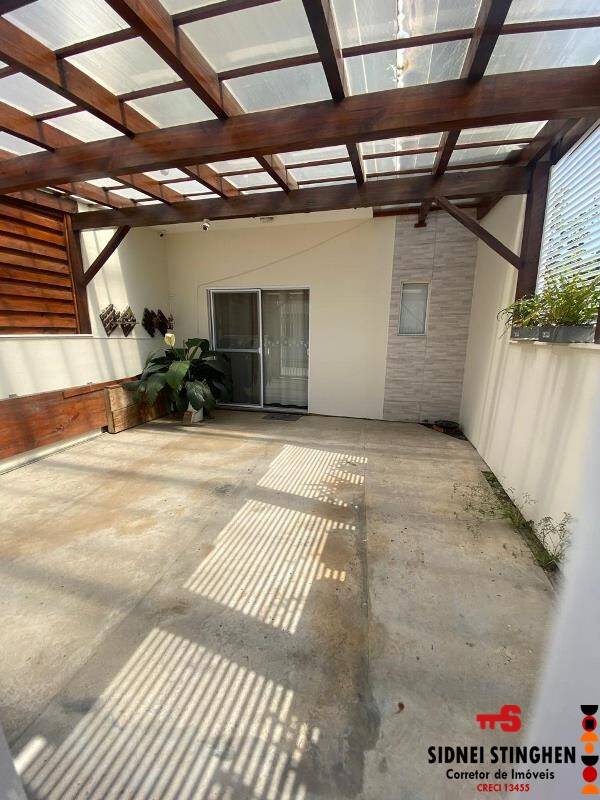 Casa à venda com 2 quartos, 65m² - Foto 4